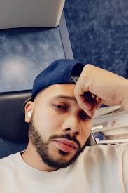 Drake vs Kendrick Lamar: Music Industry Comparison