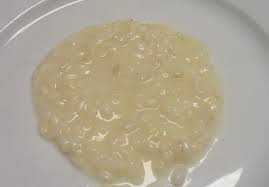 Un accostamento di sapori delicati che si esaltano a vicenda con un piacevole contrasto tra il caldo del risotto e il fresco del battuto di gamberi. Risotto Allo Champagne Mangiare Bene