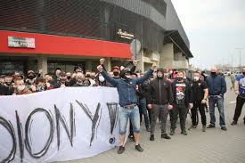Check spelling or type a new query. Gks Tychy Arka Gdynia Kibice Przed Stadionem Zdjecia Tyscy Fani Przyszli Wesprzec Swoj Zespol Byla Tez Policja Dziennik Zachodni