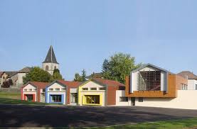 Extension De L Ecole De Fessy Les Volumes Crees S Articulent A Partir De L Ancienne Ecole Le Jeu De Textures E Maison Style Tuile Terre Cuite Architecture