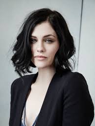 Harmon played college football and found success as one of tv's hunkiest actors. Jessica De Gouw Women Actress Brunette Dark Hair Blue Eyes Pale Short Hair Women Indoors Australian 967x1290 Wallpaper Wallhaven Cc