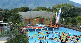 Tempat yang masih jarang dikunjungi ini memiliki air yang sangat jernih, udara sejuk dan panorama yang menyegarkan mata. 20 Tempat Wisata Anak Di Bogor Yang Bagus Dan Menarik