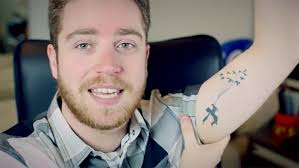 O humorista whindersson nunes surpreendeu ao fazer uma raríssima aparição após a difícil perda de sua filho joão miguel. Tatuagens Dos Youtubers Confira Ideias Para Se Inspirar Criadores Id