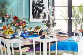 These stunning ideas for spring centerpieces and table decorations will surprise and delight your dinner guests all season long. 25 Beautiful Spring Table Setting Ideas Stylish Spring Centerpieces
