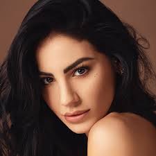 L'influencer giulia de lellis presenta il suo libro le corna stanno bene su tutto dove racconta il giulia de lellis arriving at the excelsior hotel during the venice film festival 2020 venice, italy on. Giulia De Lellis Updated Their Profile Giulia De Lellis Facebook