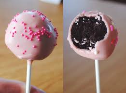 Golose palline di torta, realizzate con pan di spagna sbriciolato o avanzi di torta mescolati con marmellata o nutella! Cake Pops Ricette Erasmus