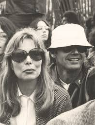 📸 Joni Mitchell & Jack Nicholson among the 100,000 in Central Park for a  homecoming concert by NYC native, Carole King