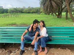Siddharth pithani had shared in a statement that he returned and started staying with the 'chhichhore' actor at his residence in bandra. Who Is Sushant Singh Rajput S Girlfriend Rhea Chakraborty Bollywood Gulf News