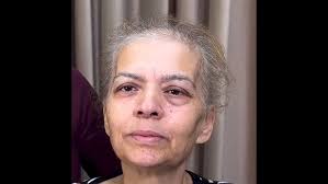 Ouidad Stylist Jackie Valle performing the Ouidad Rake and Shake