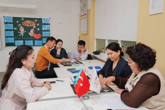 Türk İşbirliği ve Koordinasyon Ajansı Başkanlığı ile Türkiye Cumhuriyeti Millî Eğitim Bakanlığı iş birliğiyle MEB uzmanları tarafından Kazakistan'ın başkenti Astana'da yürütülen uluslararası eğitim programı yoğun katılımla devam ediyor. Eğitim Öğretimi ...