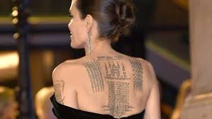 Browse 1,613 angelina jolie tattoos stock photos and images available, or start a new search to explore more stock photos and images. Angelina Jolie Das Bedeuten Ihre Tattoos