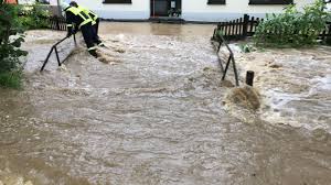 Wassermassen hinterlassen große schäden hochwasser : Ga8hwhdlwyikom