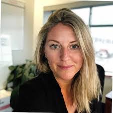 Cindy Meek's Instagram, Twitter & Facebook