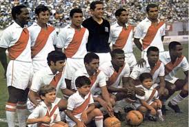 Brasil de pele o el de ronaldinho, ronaldo ,rivaldo y roberto carlos del 2002 ( otro equipo superior a este españa) que con. 50 Anos Del Peru Brasil De Mexico 1970 Punto Seguido Upc