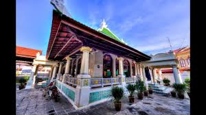 The architectural design of the mosque is a cross between sumatran, chinese, hindu and the melaka malay. Masjid Kampung Kling Mosque Malacca Melaka Trip Part 4 Youtube