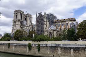 Notre Dame 15 Ans De Travaux Et Un Cas Strategique En Termes