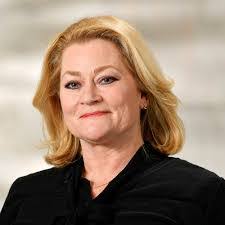 Jennifer Pape's Instagram, Twitter & Facebook