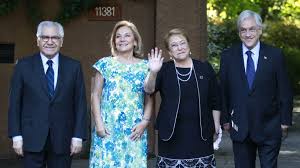 El domingo 3 de noviembre, cuando más de mil ciclistas sí lograron llegar hasta a residencia de piñera y manifestarse. Michelle Bachelet Llega A La Casa De Sebastian Pinera Para El Tradicional Desayuno Tras Ser Elegido Jefe De Estado