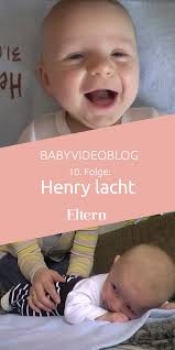 Baby lacht im schlaf laut mit der babyentwicklung geht auch ein zunehmendes babylachen einher. Henry Hat Einen Gewaltigen Sprung Gemacht Er Strampelt Was Das Zeug Halt Guckt Aufmerksam An Was Um Ihn Herum Passiert Und Probier Lachen Neugeborenes Baby