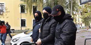 Στις περισσότερες περιπτώσεις, οι γονείς αναλαμβάνουν αυτή την ευθύνη από. E3eli3eis Sthn Ypo8esh Lignadh Ti Kate8ese Gnwstos Tragoydisths Gia Ton Skhno8eth Ellada Iefimerida Gr
