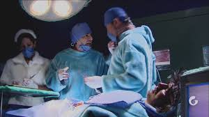 La Familia P Luche Ludovico Finge Ser Un Prestigiado Doctor Galavision Univision