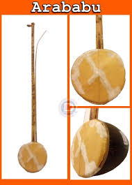 Kesenian yang paling terkenal yaitu tifa yang memiliki cara penggunaannya yaitu dengan dipukul kemudian juga terdapat alat musik toto buang dan gong. Alat Musik Tradisional Arababu