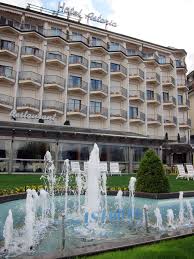 Casa lago maggiore stresa hotel lies close to granum museo del granito rosa and offers a budget accommodation. Strolling Through Hemingway S Stresa Luxe Adventure Traveler