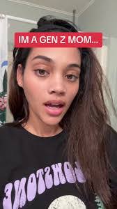 Sarina Davis's Instagram, Twitter & Facebook