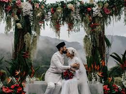 If you're looking for wedding gift ideas for the happy couple, you'll find all sorts of original and personalised finds to make what's under the bow more meaningful. Yuna S Wedding In Malaysia Yuna Zarai Adam Sinclair Wedding