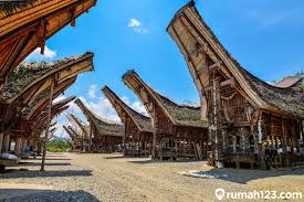 Ukurannya sekitar 12,40 m x 10,20 m dengan desai rumah. Rumah Tongkonan Dan Filosofi Etnis Toraja Yang Sangat Kuat Rumah123 Com