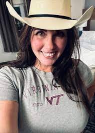 Diane Pinto's Instagram, Twitter & Facebook