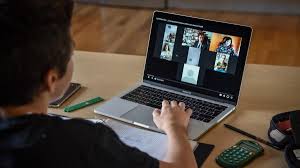 Da un lato i professori rivendicano la loro protesta per il rilancio degli atenei ma i ragazzi temono che, senza ma questa volta gli studenti non saranno al loro fianco, anzi. 11 Gennaio La Protesta Degli Studenti Italiani Contro La Dad