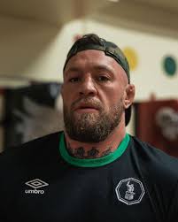 McGregor volta a causar polêmica no UFC mesmo sem lutar; entenda