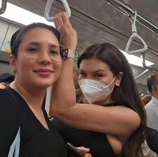 Singapore Sleighing Season with Mama. Thanks for the medical good news for  mama @zsazsapadilla's post-surgery follow up routine check up! Look at chu  girl sometimes eating healthy♡ Happy holidays, mama! Merry Christmas