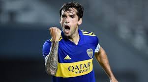 Buffarini, surgido de talleres como él, compartió una foto con el rey. Emmanuel Mas Seria Baja Y No Hay Lateral Izquierdo En Boca Para Enfrentar Santos Por La Copa Libertadores Jugarian Julio Buffarini O Agustin Sandez Bolavip