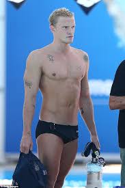 Cody simpson 's making waves! Cody Simpson Slips Into A Pair Of Speedos At A Swim Competition Aktuelle Boulevard Nachrichten Und Fotogalerien Zu Stars Sternchen