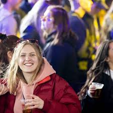 Onze dagtochten zijn met grote zorg samengesteld zodat u verzekerd bent van een geslaagd dagje uit. Kleine Eendaagse Festivals Vanaf 14 Augustus Onder Strikte Voorwaarden Mogelijk Npo Radio 1