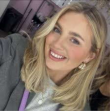 Shannon Wilkinson's Instagram, Twitter & Facebook