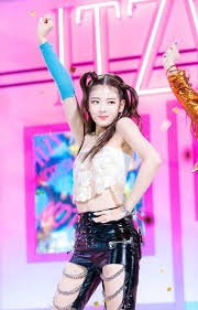 Itzy Global Notshy On Twitter In 2020 Itzy Girl With Pigtails Kpop Girls
