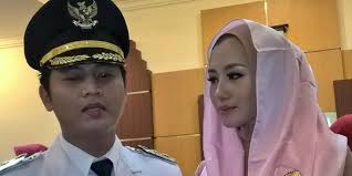 Didominasi interior warna putih, rumah dinas arumi dan emil dardak punya banyak kamar. Emil Dardak Bantah Wabup Trenggalek Menghilang Karena Tekanan Politik Merdeka Com