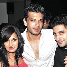 Neeti mohan age, husband, family, sisters, height, songs. Mukti Mohan Family Photos Father Mother Sisters Husband Age Biography