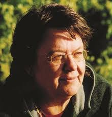 Elizabeth Pulles's Instagram, Twitter & Facebook