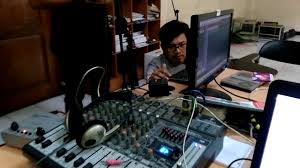 Narasi berhubungan dengan usaha untuk memberitahu sesuatu atau peristiwa. Rekaman Untuk Mengisi Narasi Video Profil Perusahaan Youtube