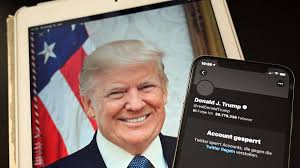 Donald trump likely does his own tweeting when we see an early morning tweet that says but after witnessing how long it took for twitter to follow its own rules and ban donald trump, can you trust. Donald Trump Findet Twitter Langweilig Und Twittert Jetzt Per E Mail Politik