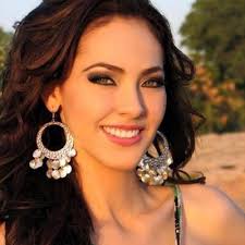 Veronica Batista (@VeronicaTheChic)