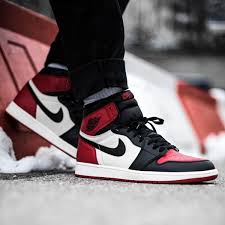 Aj1 Bred Aj1 Black Toe Aj1 Bred Toe This Saturday On Kickz Com And In Our Stores In Munich Berli Sneakers Men Fashion Nike Air Shoes Air Jordan Sneakers