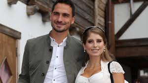 Mats julian hummels (born 16 december 1988) is a german professional footballer who plays as a central defender for borussia dortmund and the germany national team. Was Sich Cathy Hummels Von Ehemann Mats Hummels Wunscht