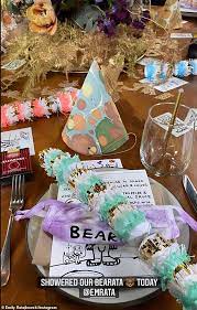 November 17, 2017 fashion & beauty. Pregnant Emily Ratajkowski Shares Photos From Surprise Baby Shower Daily Mail Online