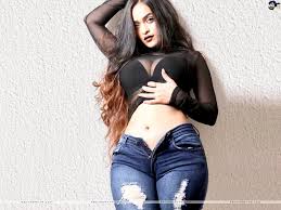 SantaBanta Wallpapers Prajakta Dusane