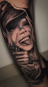 Segunda sessão da tattoo da Laura 🤟🏻, SIGA O NOSSO PERFIL , 📲Para  orçamentos, envie sua mensagem através do link na bio., ., ., .,  #TattooPersonalizada #TattooRealista, #TatuagemFeminina ...